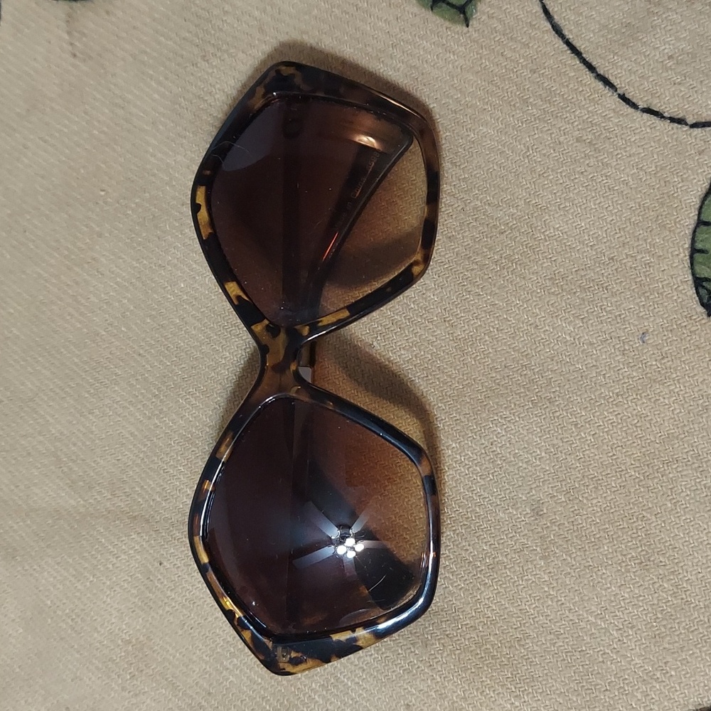 Vintage Geometric Tortoise Color Sunglasses